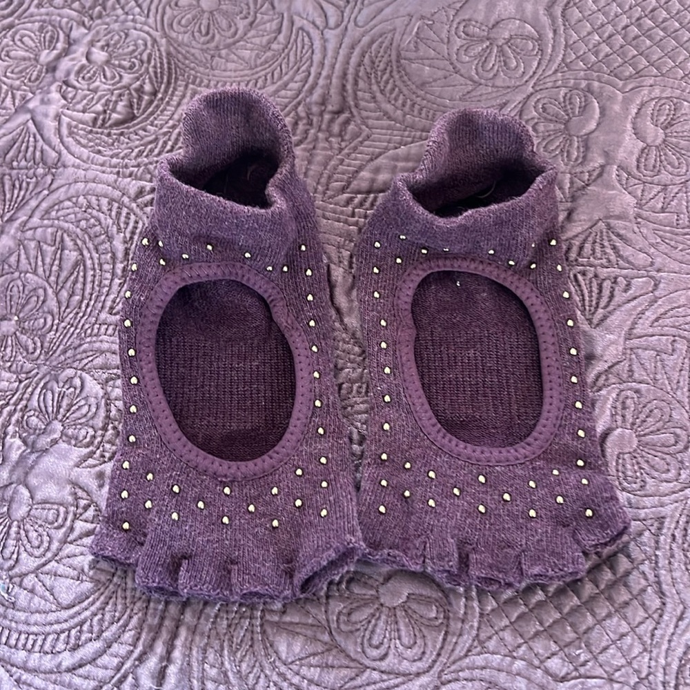 *$5 items are 5 for $15* Toesox barre socks
